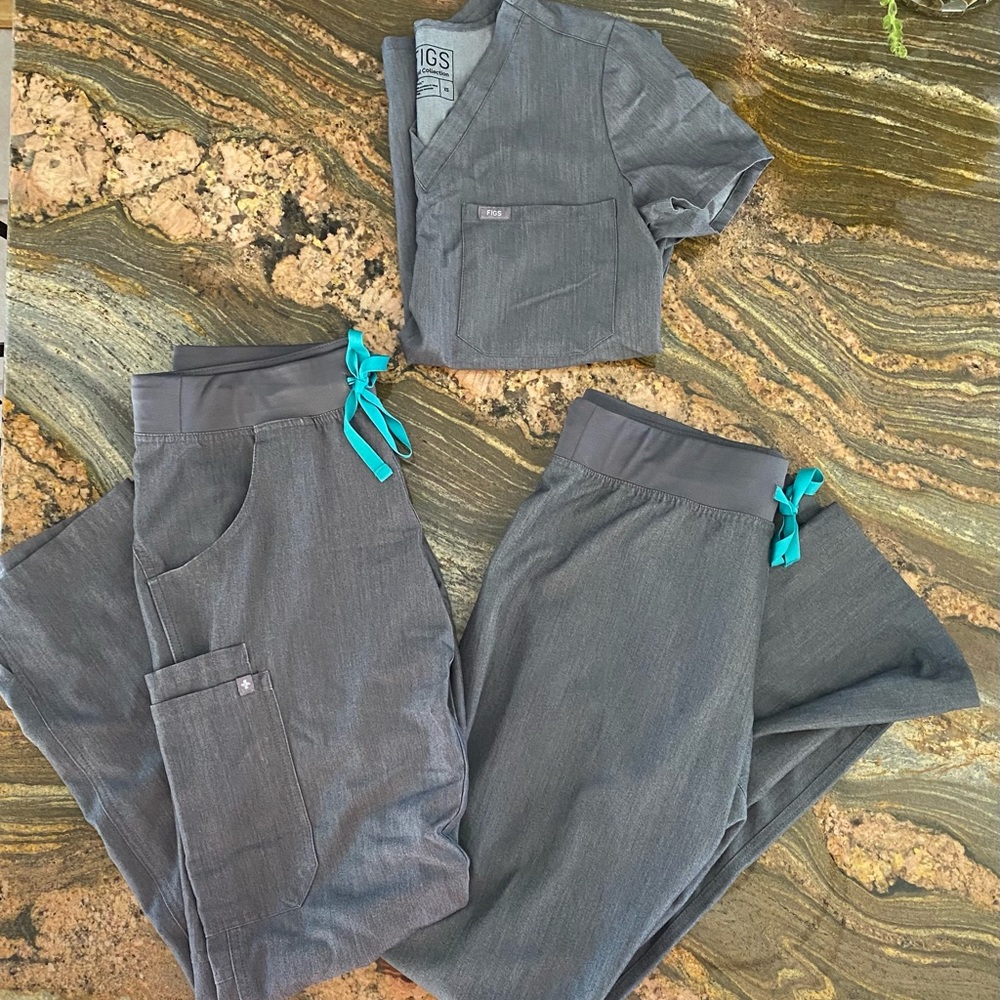Figs Graphite Scrub Set
